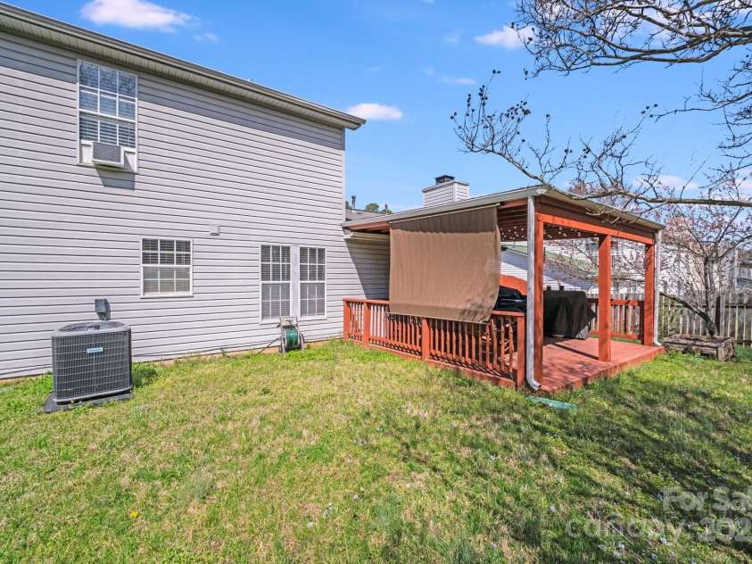 7619 Woodknoll Drive, Charlotte, NC 28217.  MLS# CAR4237527, YatesRealty ID 10661. 