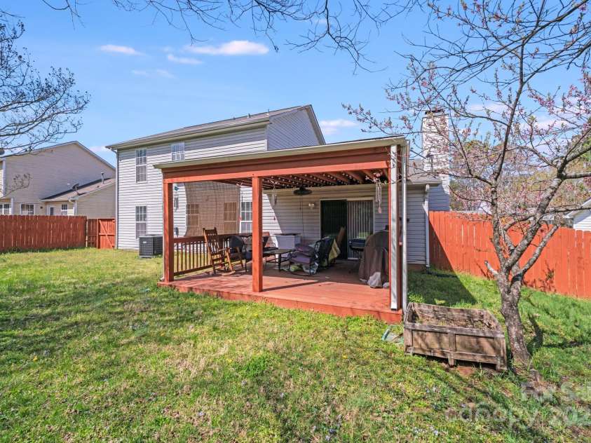 7619 Woodknoll Drive, Charlotte, NC 28217.  MLS# CAR4237527, YatesRealty ID 10661. 