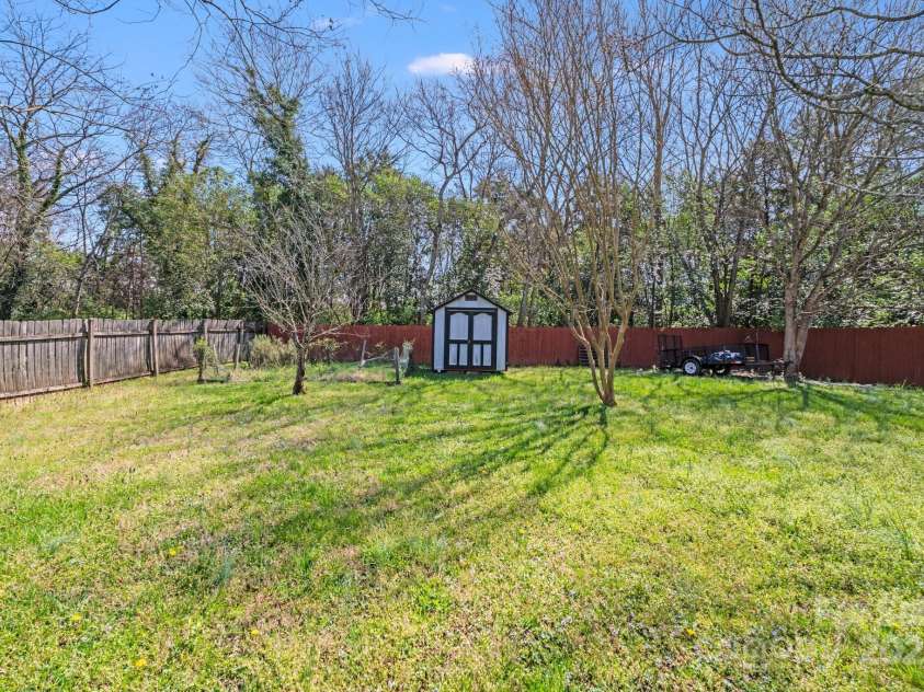 7619 Woodknoll Drive, Charlotte, NC 28217.  MLS# CAR4237527, YatesRealty ID 10661. 