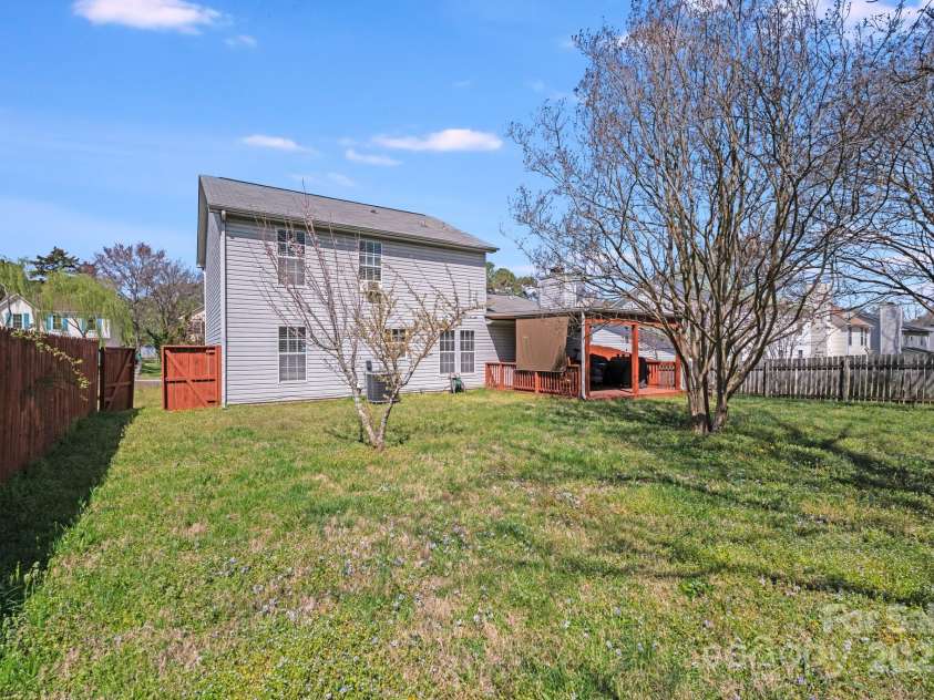 7619 Woodknoll Drive, Charlotte, NC 28217.  MLS# CAR4237527, YatesRealty ID 10661. 