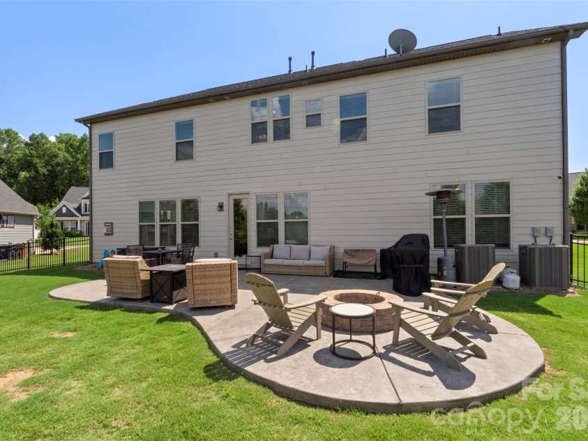 4626 Kingswood Drive, Fort Mill, SC 29707.  MLS# CAR4367721, YatesRealty ID 10662. 