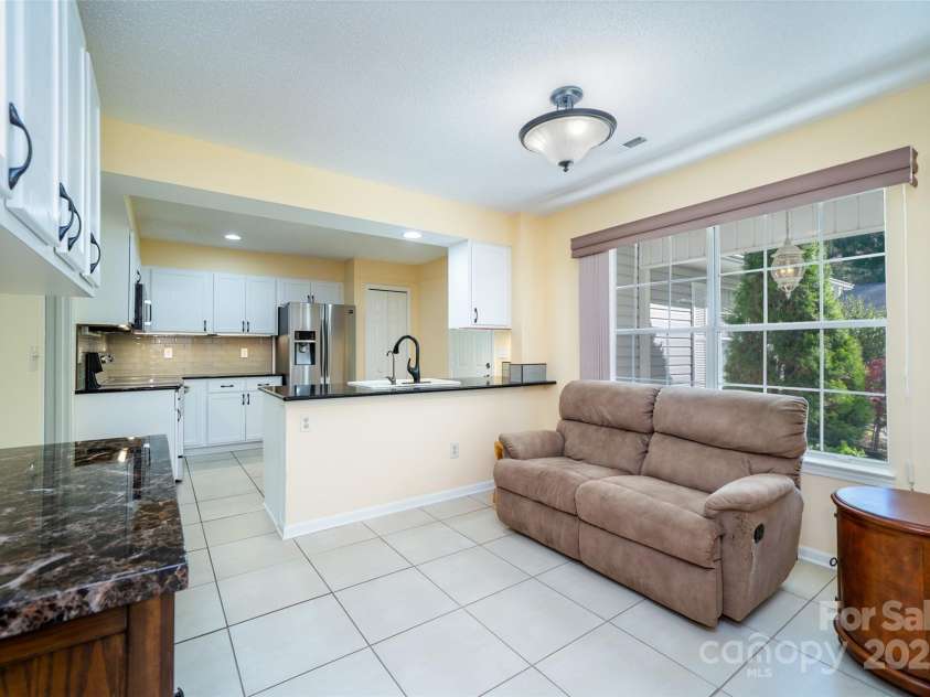 727 Saint Johns Way, Hendersonville, NC 28791.  MLS# CAR4246289, YatesRealty ID 10662. Family Room / Kitchen