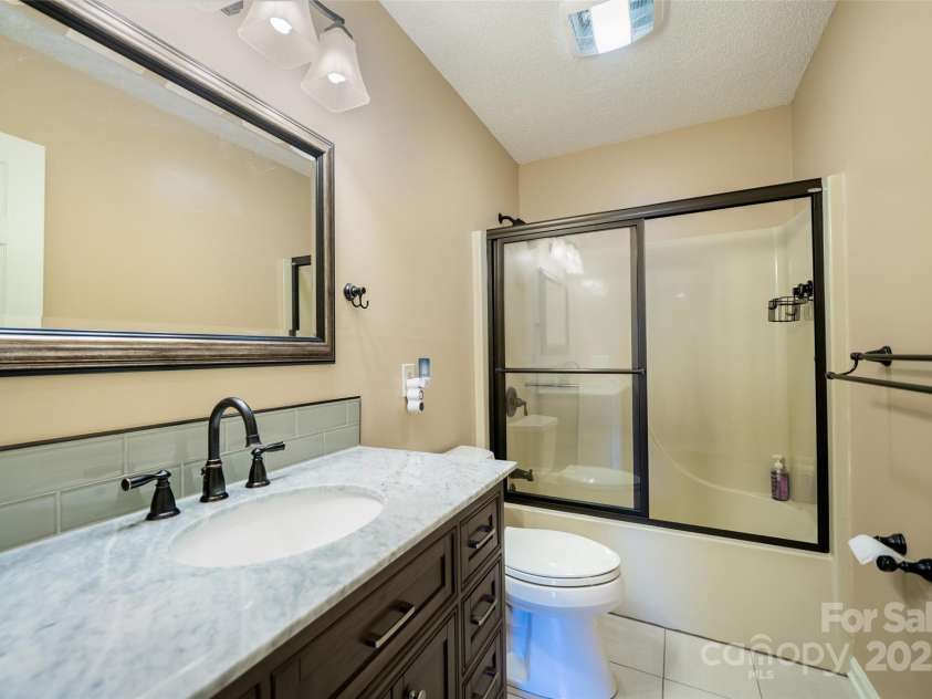 727 Saint Johns Way, Hendersonville, NC 28791.  MLS# CAR4246289, YatesRealty ID 10662. Guest Bath