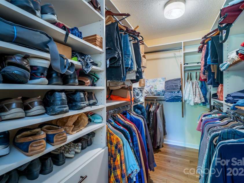 727 Saint Johns Way, Hendersonville, NC 28791.  MLS# CAR4246289, YatesRealty ID 10662. Primary Walk In Closet