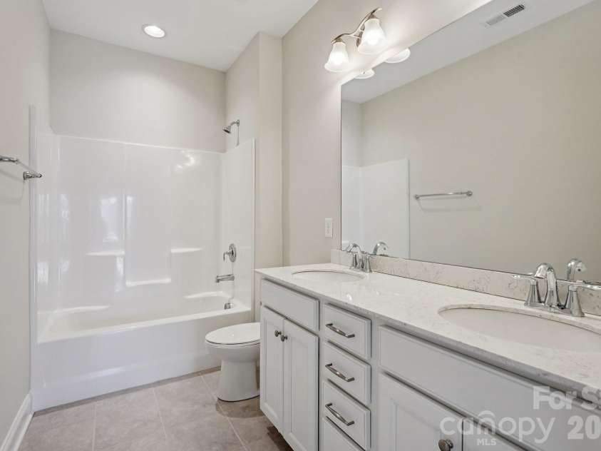 17422 Shearer Road, Davidson, NC 28036.  MLS# CAR4338000, YatesRealty ID 10663. 3rd Full Bath Between bedrooms 3 & 4