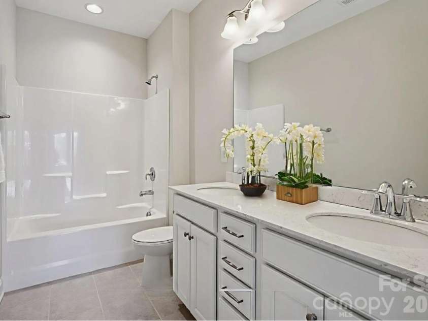 17422 Shearer Road, Davidson, NC 28036.  MLS# CAR4338000, YatesRealty ID 10663. 3rd Full Bath Between bedrooms 3 & 4