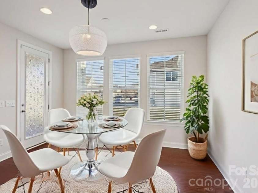 17422 Shearer Road, Davidson, NC 28036.  MLS# CAR4338000, YatesRealty ID 10663. Breakfast Nook