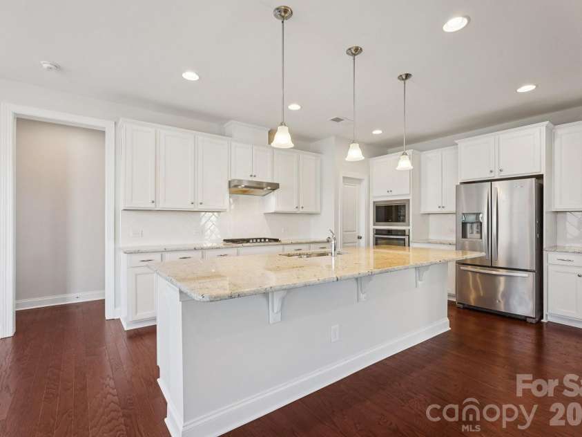 17422 Shearer Road, Davidson, NC 28036.  MLS# CAR4338000, YatesRealty ID 10663. Fully Upgraded Kitchen with Large Island
