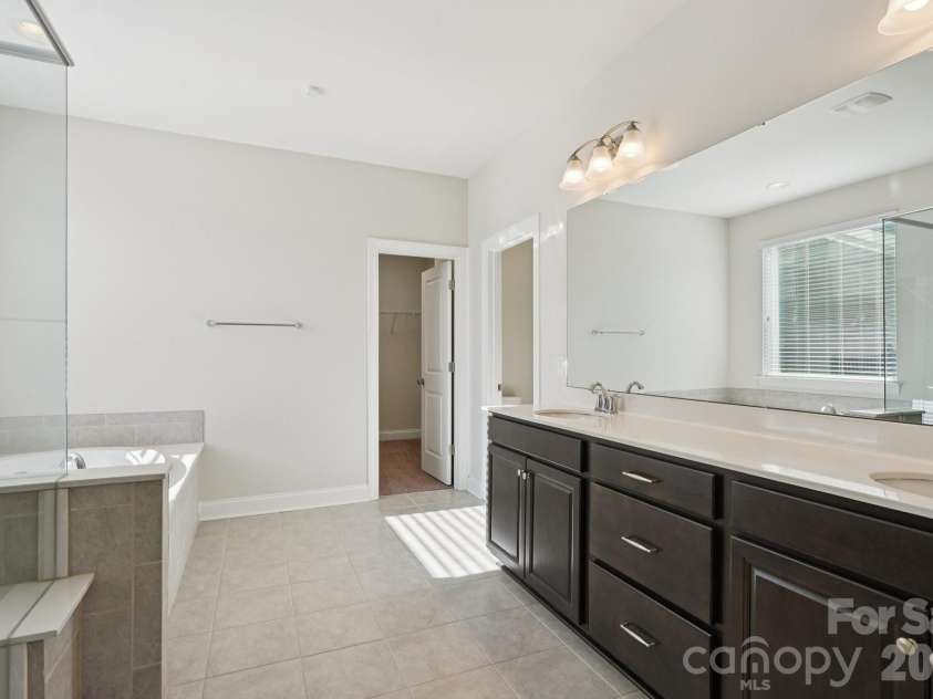 17422 Shearer Road, Davidson, NC 28036.  MLS# CAR4338000, YatesRealty ID 10663. Primary Bathroom on Main Level