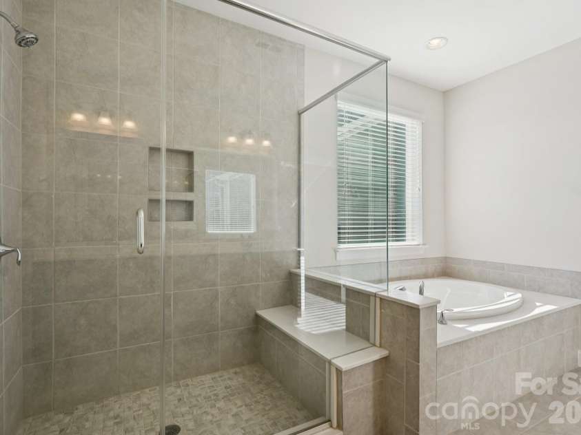 17422 Shearer Road, Davidson, NC 28036.  MLS# CAR4338000, YatesRealty ID 10663. Primary Bathroom on Main Level