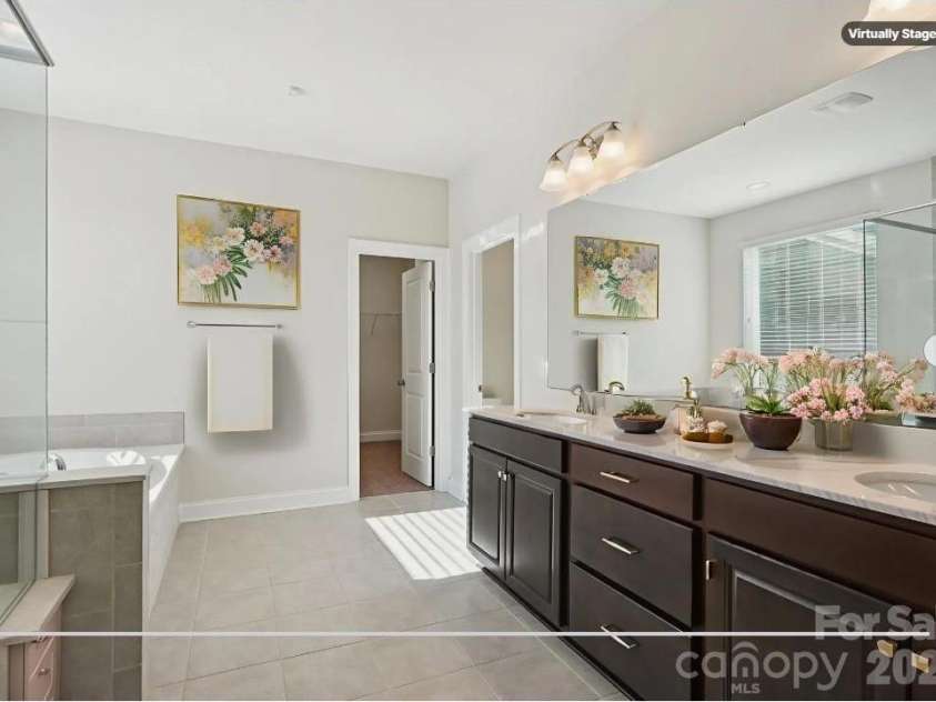 17422 Shearer Road, Davidson, NC 28036.  MLS# CAR4338000, YatesRealty ID 10663. Primary Bathroom on Main Level