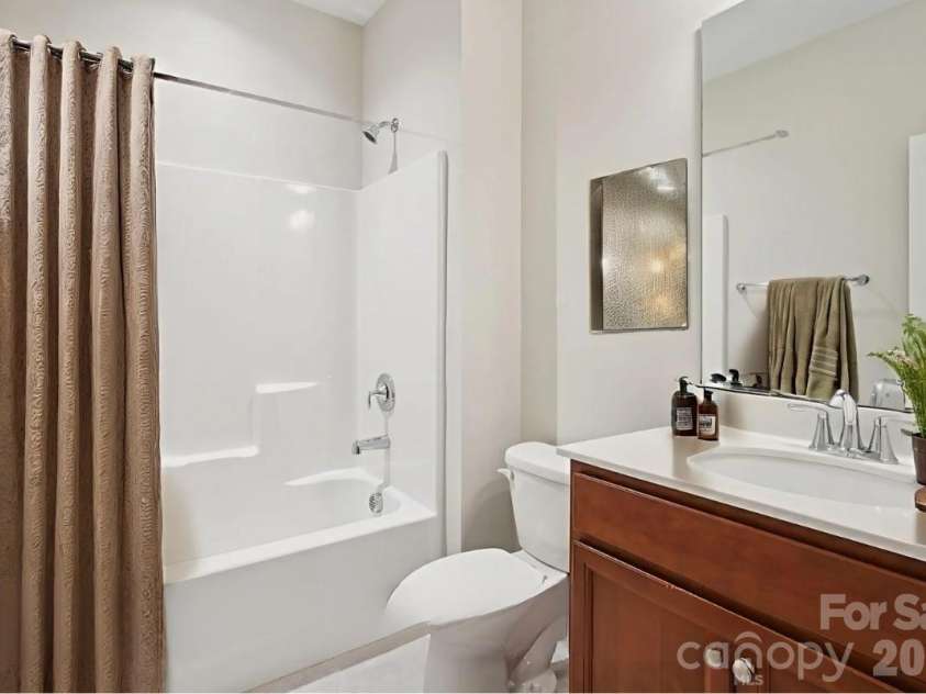 17422 Shearer Road, Davidson, NC 28036.  MLS# CAR4338000, YatesRealty ID 10663. Private Full Bath off Bedroom 2