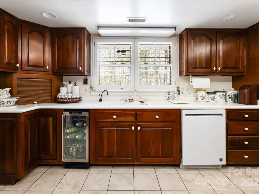 433 Old Leicester Highway, Asheville, NC 28806.  MLS# CAR4230954, YatesRealty ID 10663. 