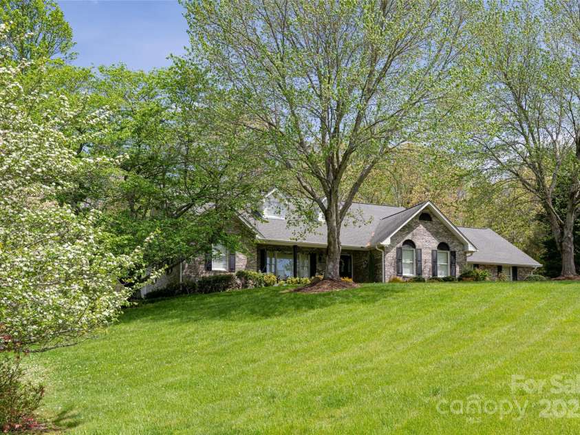 433 Old Leicester Highway, Asheville, NC 28806.  MLS# CAR4230954, YatesRealty ID 10663. 