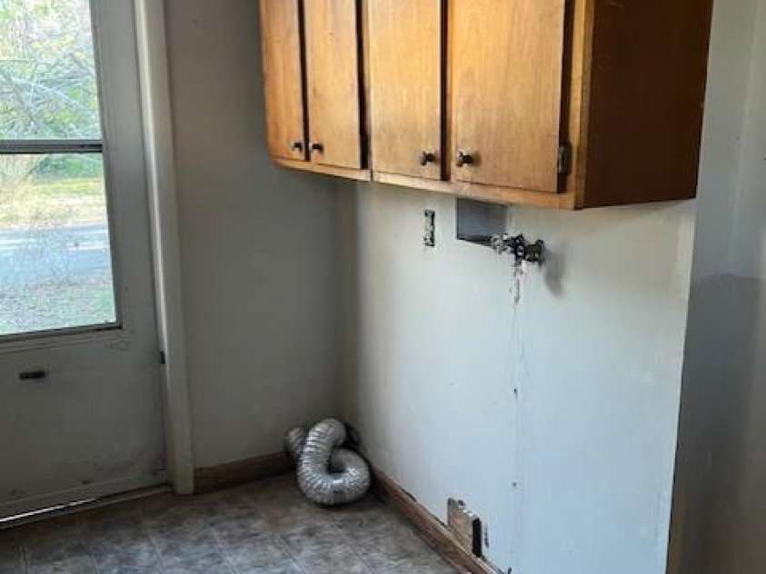 609 Faith Drive, Concord, NC 28027.  MLS# CAR4349818, YatesRealty ID 10664. Mudroom/laundry room