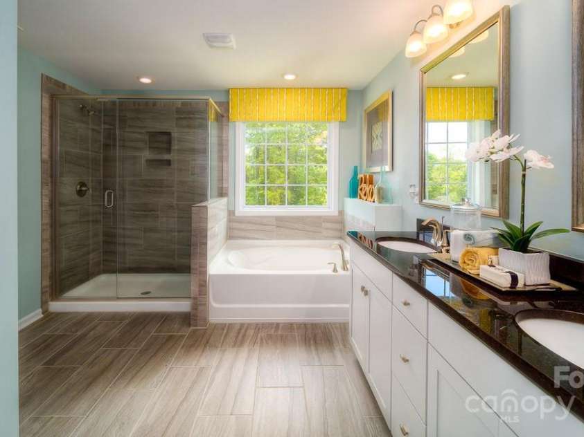 561 Fox Cove Road, Hendersonville, NC 28792.  MLS# CAR4179040, YatesRealty ID 10665. 