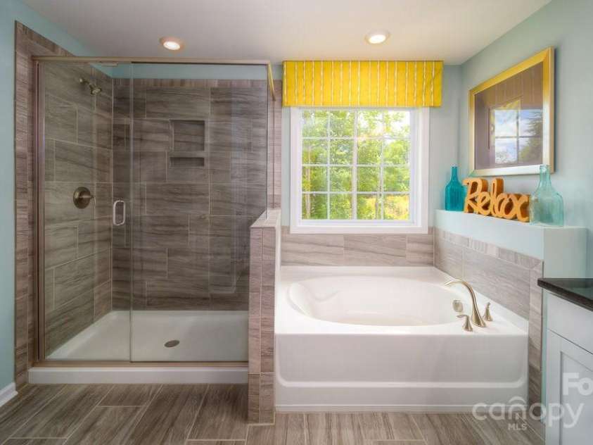 561 Fox Cove Road, Hendersonville, NC 28792.  MLS# CAR4179040, YatesRealty ID 10665. 