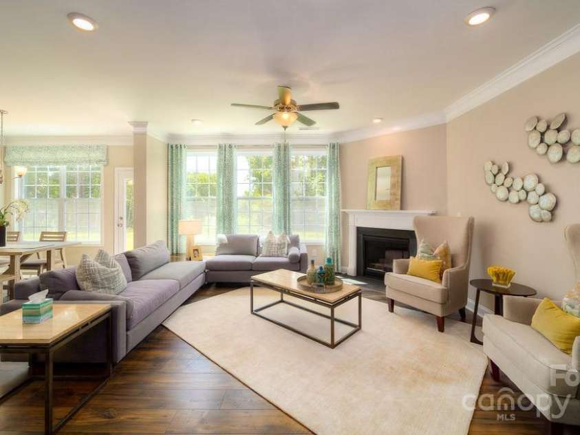 561 Fox Cove Road, Hendersonville, NC 28792.  MLS# CAR4179040, YatesRealty ID 10665. Family room 16'4