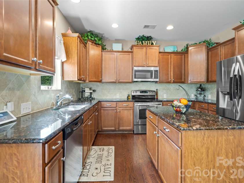 6041 Laurent Avenue, Fort Mill, SC 29715.  MLS# CAR4354215, YatesRealty ID 10665. 
