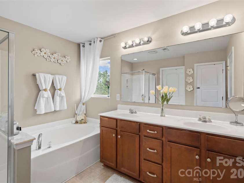6041 Laurent Avenue, Fort Mill, SC 29715.  MLS# CAR4354215, YatesRealty ID 10665. En-suite bath