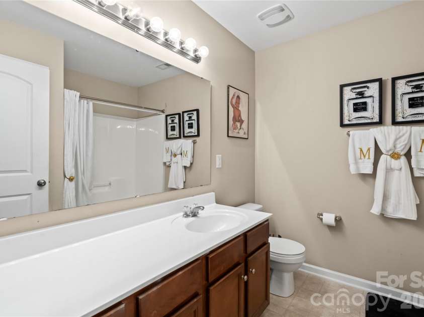 6041 Laurent Avenue, Fort Mill, SC 29715.  MLS# CAR4354215, YatesRealty ID 10665. Full bath