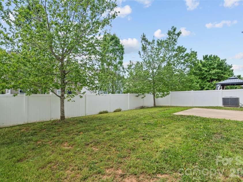 6041 Laurent Avenue, Fort Mill, SC 29715.  MLS# CAR4354215, YatesRealty ID 10665. Fully fenced yard