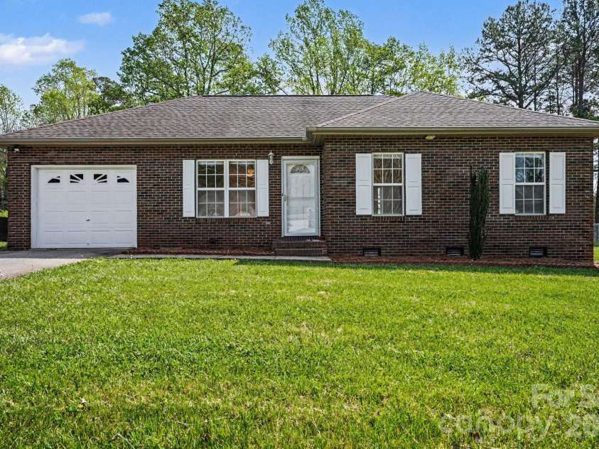 4936 Tumbling Creek Road, Conover, NC 28613.  MLS# CAR4368114, YatesRealty ID 10666. 