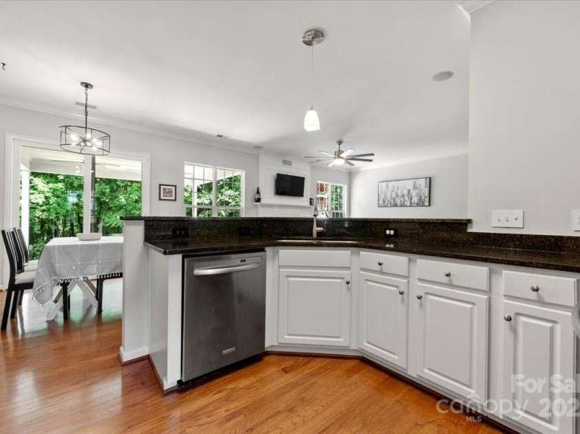 8800 Darcy Hopkins Drive, Charlotte, NC 28277.  MLS# CAR4248848, YatesRealty ID 10668. Kitchen