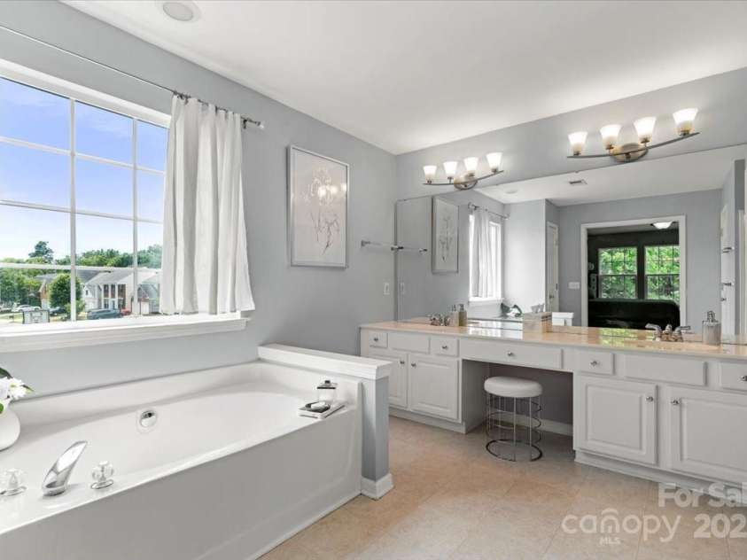 8800 Darcy Hopkins Drive, Charlotte, NC 28277.  MLS# CAR4248848, YatesRealty ID 10668. Primary bath