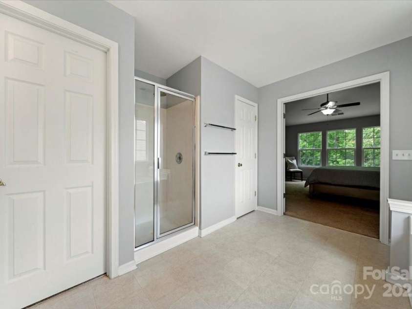 8800 Darcy Hopkins Drive, Charlotte, NC 28277.  MLS# CAR4248848, YatesRealty ID 10668. Primary bath