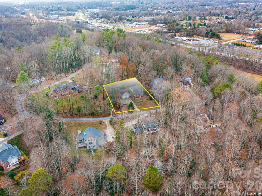 252 Deerfield Street, Lenoir, NC 28645.  MLS# CAR4285316, YatesRealty ID 10669. 