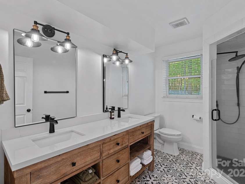 2915 Cross Country Road, Charlotte, NC 28270.  MLS# CAR4242703, YatesRealty ID 10669. 
