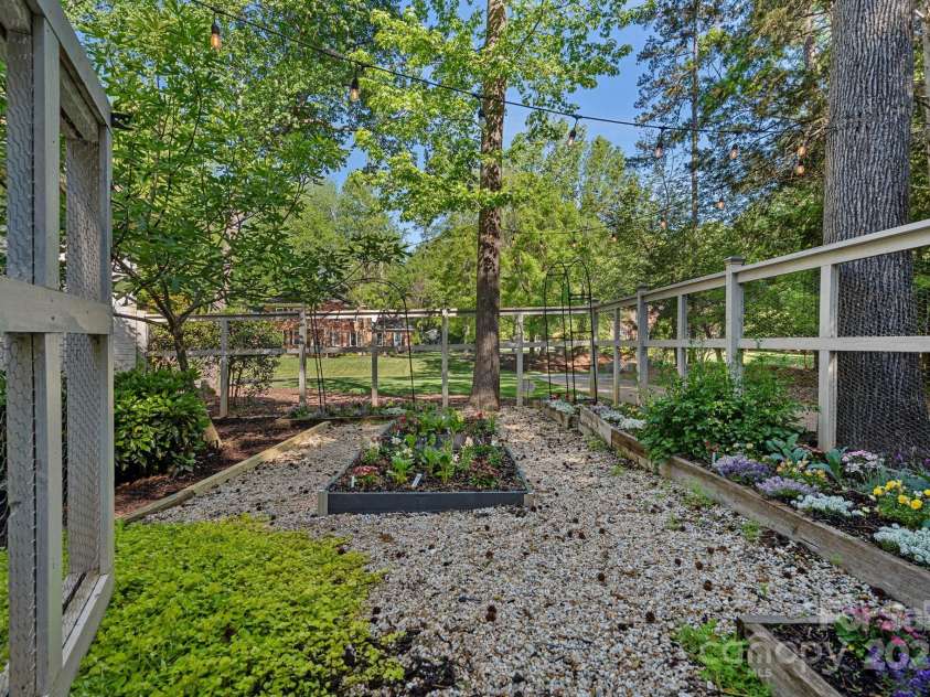 2915 Cross Country Road, Charlotte, NC 28270.  MLS# CAR4242703, YatesRealty ID 10669. 