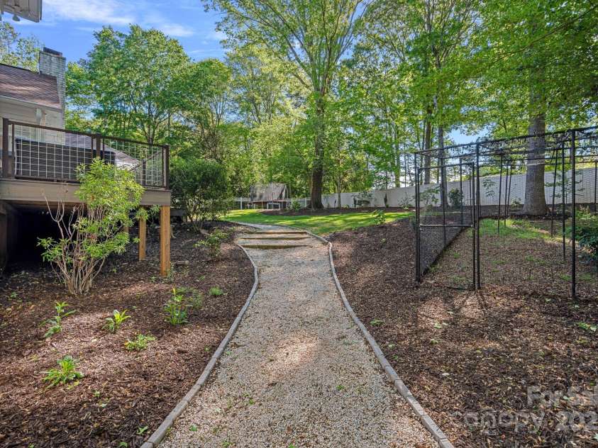 2915 Cross Country Road, Charlotte, NC 28270.  MLS# CAR4242703, YatesRealty ID 10669. 