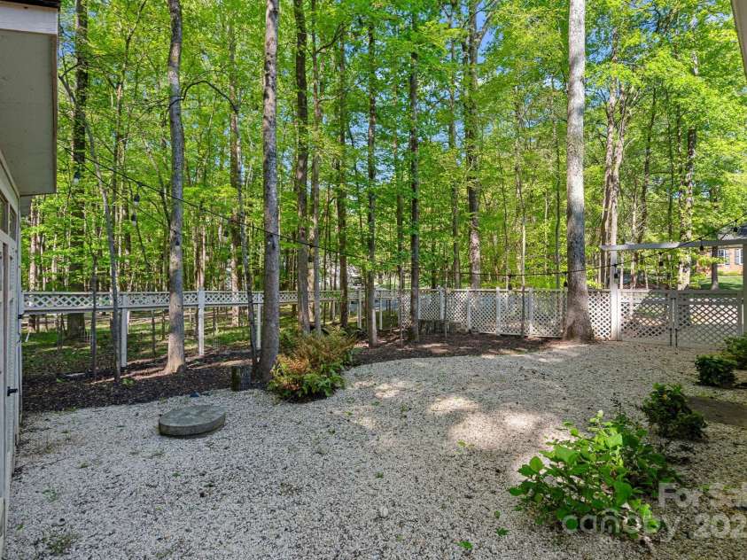 2915 Cross Country Road, Charlotte, NC 28270.  MLS# CAR4242703, YatesRealty ID 10669. 