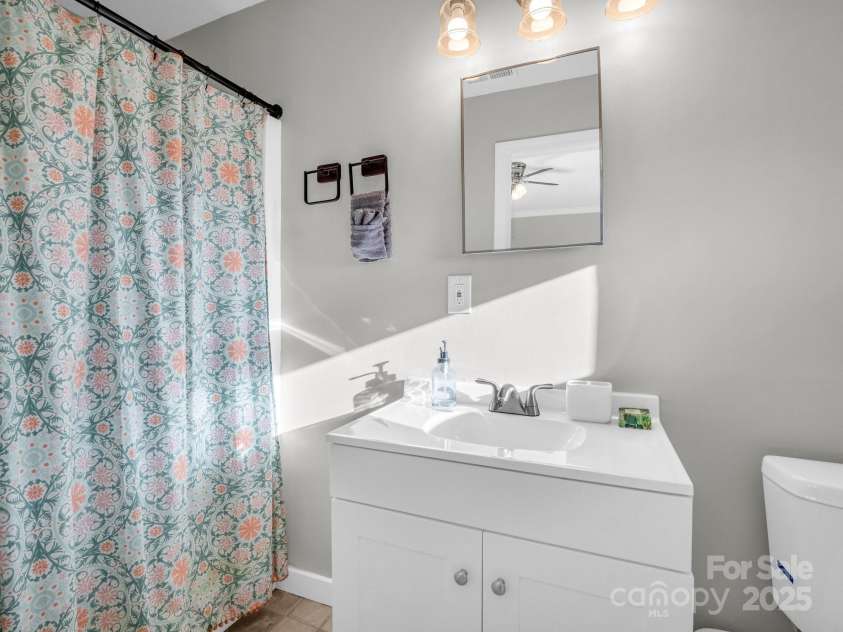 144 Laurel Road, Arden, NC 28704.  MLS# CAR4222135, YatesRealty ID 1067. 