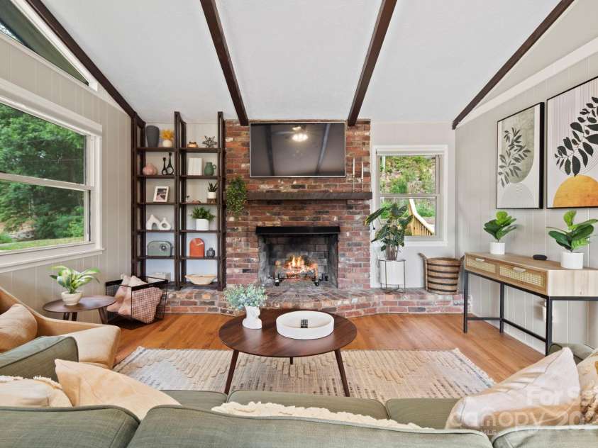 144 Laurel Road, Arden, NC 28704.  MLS# CAR4222135, YatesRealty ID 1067. 