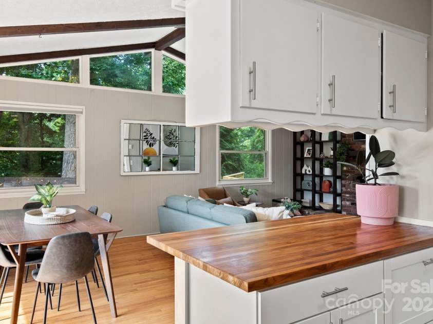 144 Laurel Road, Arden, NC 28704.  MLS# CAR4222135, YatesRealty ID 1067. 