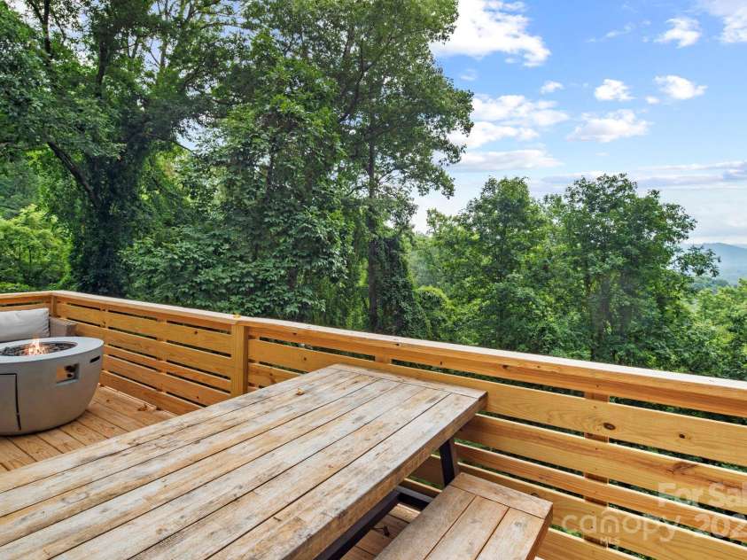 144 Laurel Road, Arden, NC 28704.  MLS# CAR4222135, YatesRealty ID 1067. 