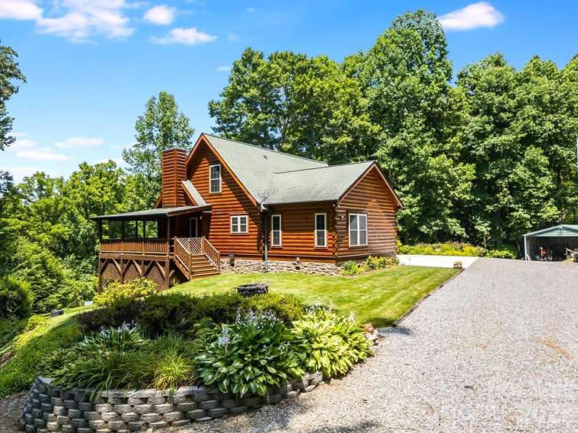 17 Aaron Way, Waynesville, NC 28786.  MLS# CAR4319469, YatesRealty ID 1067. Driveway
