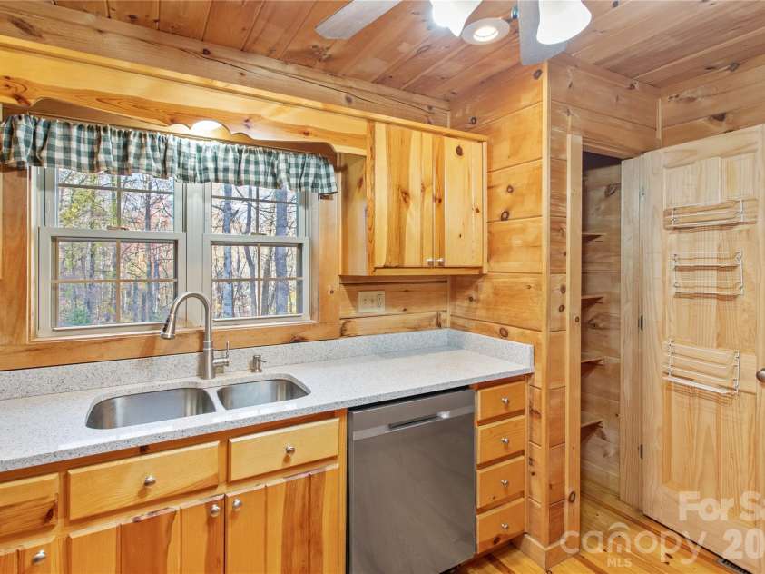 17 Aaron Way, Waynesville, NC 28786.  MLS# CAR4319469, YatesRealty ID 1067. Granite Countertops. Nice Pantry