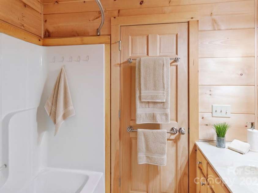 17 Aaron Way, Waynesville, NC 28786.  MLS# CAR4319469, YatesRealty ID 1067. Guest Bathroom