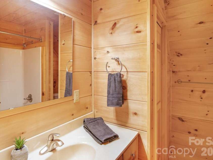 17 Aaron Way, Waynesville, NC 28786.  MLS# CAR4319469, YatesRealty ID 1067. Guest Bathroom