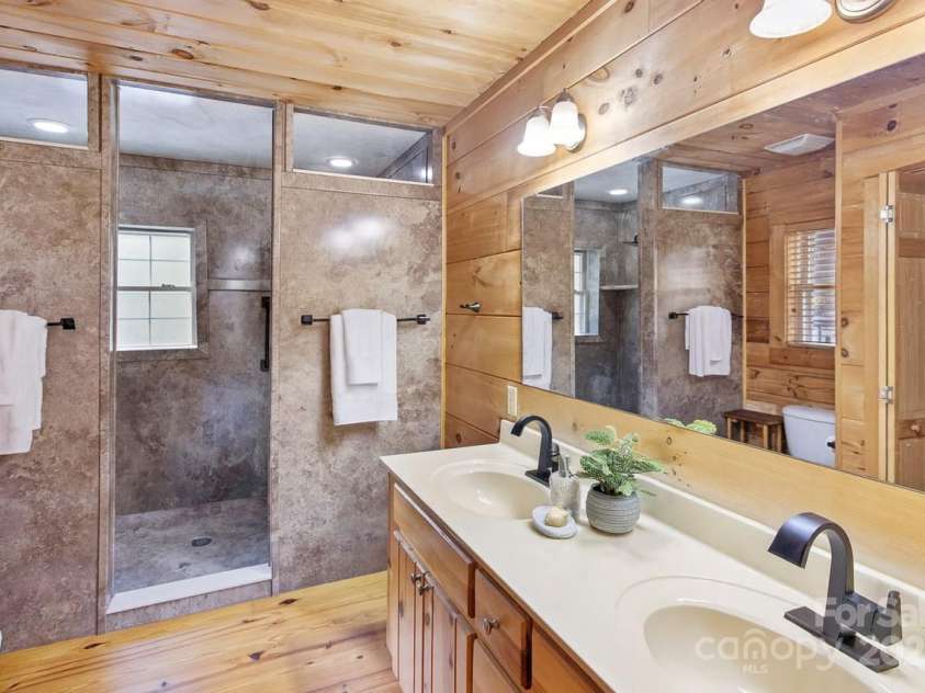 17 Aaron Way, Waynesville, NC 28786.  MLS# CAR4319469, YatesRealty ID 1067. Primary Bathroom with Dbl Sinks