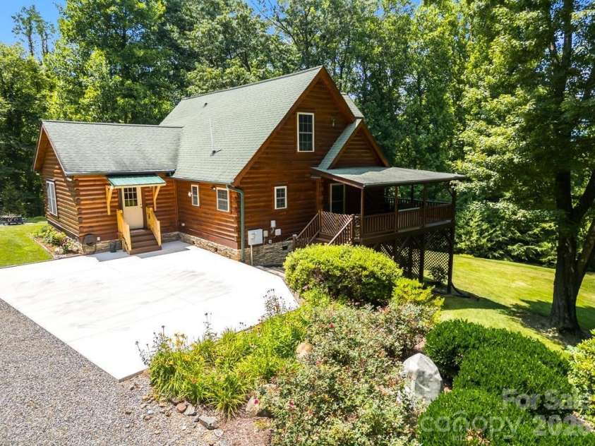 17 Aaron Way, Waynesville, NC 28786.  MLS# CAR4319469, YatesRealty ID 1067. Side View