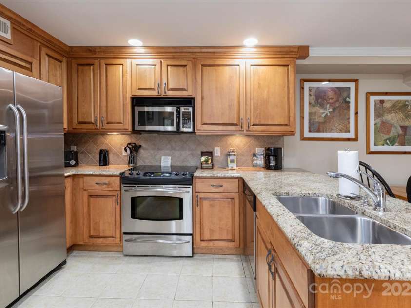 120 Bowling Park Road, Asheville, NC 28803.  MLS# CAR4226418, YatesRealty ID 10670. 