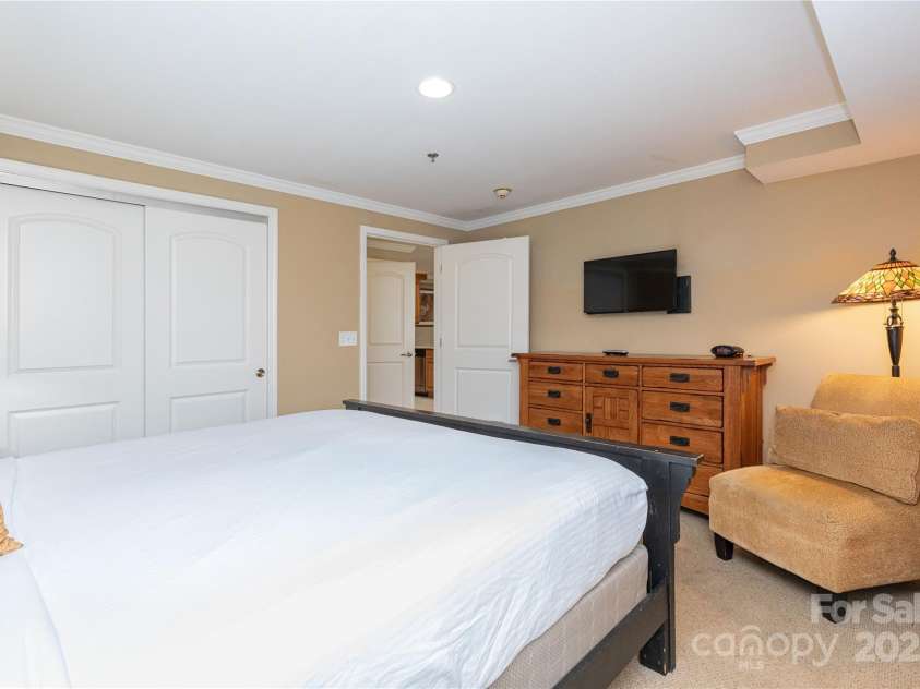 120 Bowling Park Road, Asheville, NC 28803.  MLS# CAR4226418, YatesRealty ID 10670. 