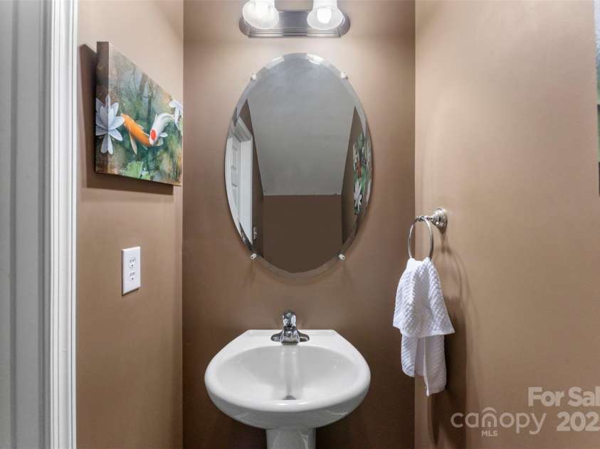 370 Battery Circle, Clover, SC 29710.  MLS# CAR4309546, YatesRealty ID 10671. Powder room located on main level. 