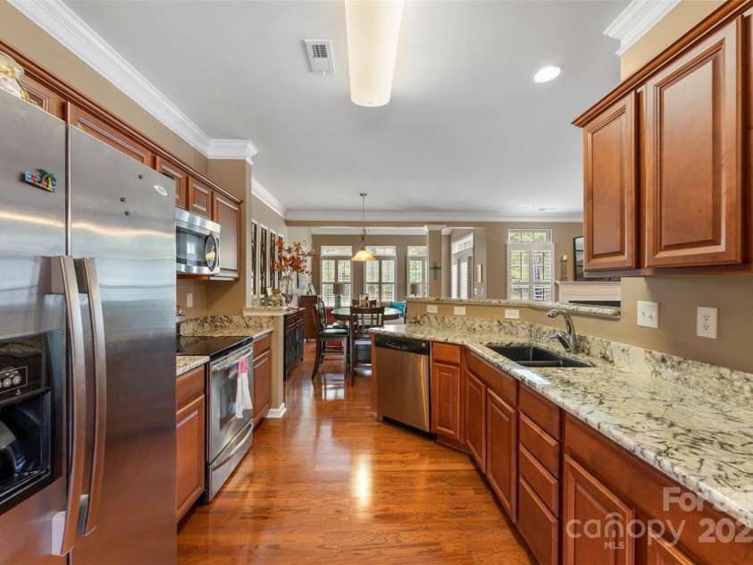 370 Battery Circle, Clover, SC 29710.  MLS# CAR4309546, YatesRealty ID 10671. Updated kitchen with granite countertops!
