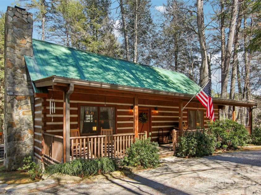 380 Cedar Lane, Brevard, NC 28712.  MLS# CAR4227901, YatesRealty ID 10673. 